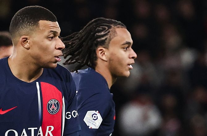 Ligue 1 -Mbappé strålede da 16-årig lillebror fik PSG-debut