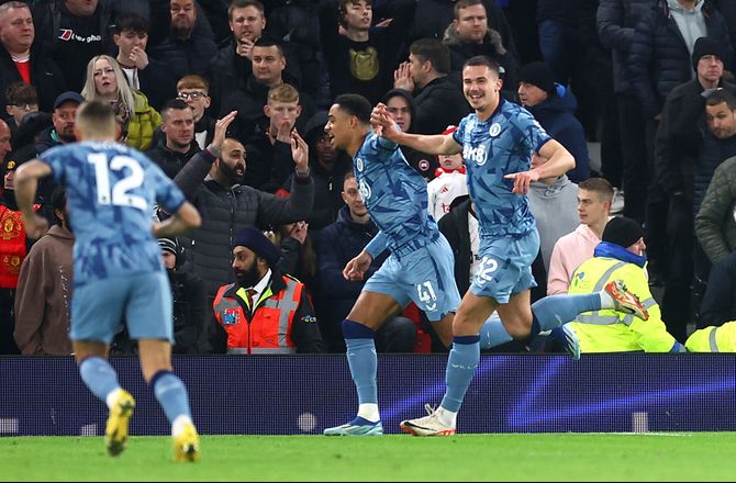 International -Medie: Napoli nærmer sig Aston Villa-midtbane