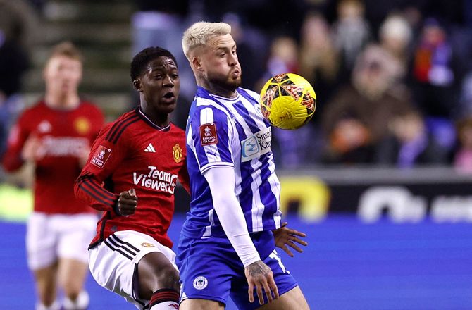 League 1 -Oversvømmelser udsætter engelsk kamp
