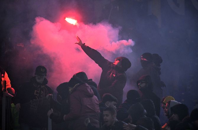 Serie C -Ballade i Italien: Fans gik til angreb med pyro
