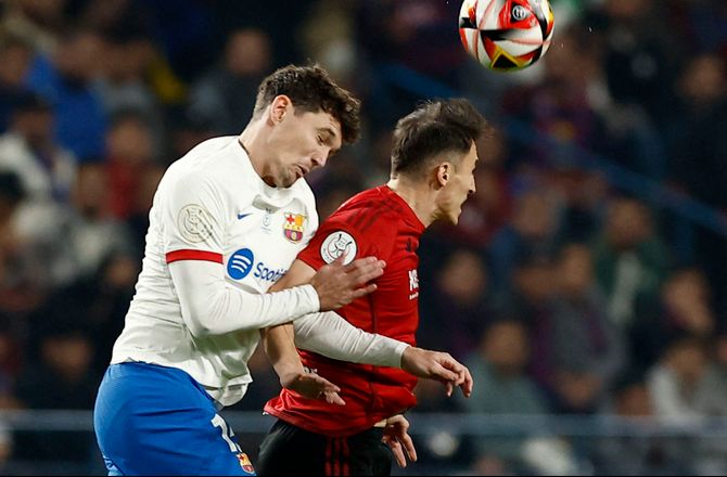 Supercup -Osasuna raser efter dommerhjælp til Barca: AC gav ham et knæ!