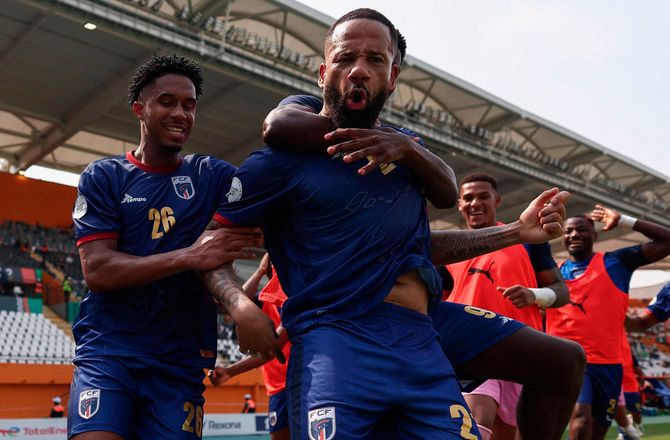 Africa Cup of Nations -Video: Bebé hamrer frispark i mål fra 45 meter