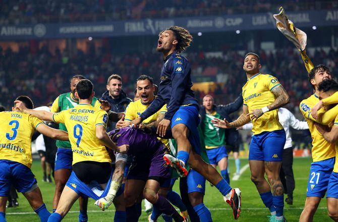 Liga Cup -Overraskelse i semifinale: Benfica ude efter straffedrama