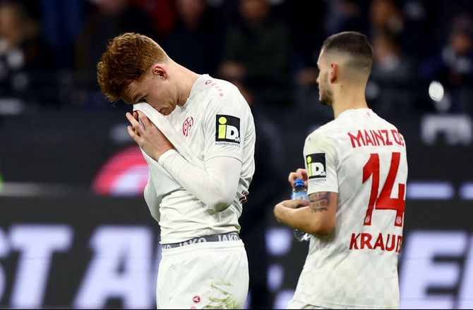 International -Van den Berg revser Liverpool: Vis mig noget interesse