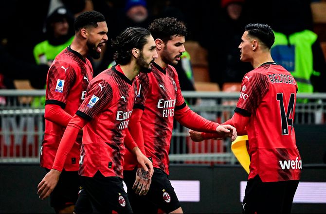 Serie A -Italiensk politi har ransaget Milan-hovedkvarter