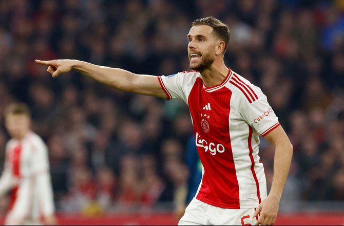 Æresdivisionen -Henderson-debut da Ajax og PSV delte i fremragende kamp