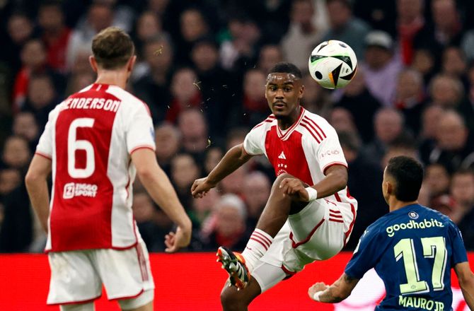 Æresdivisionen -Henderson hylder Ajax-komet: Det er bizart
