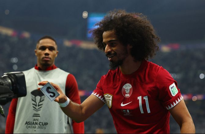 Asian Cup -Straffesparkshattrick og kortmagi da Qatar genvandt Asian Cup