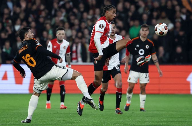 Æresdivisionen -Medie: Priske mister hollandsk profil