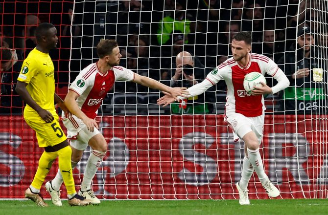 Æresdivisionen -Branco van den Boomen færdig i Ajax
