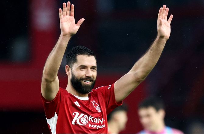 Premier League -Brasiliansk Forest-stopper  indstiller karrieren