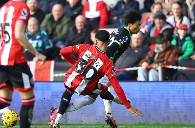 Premier League -Sheffield-stopper forsvarer holdkammerat efter svinestreg