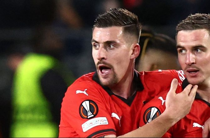 Super League -Kortvarigt krydderi: Valencia skiller sig af med Santamaria