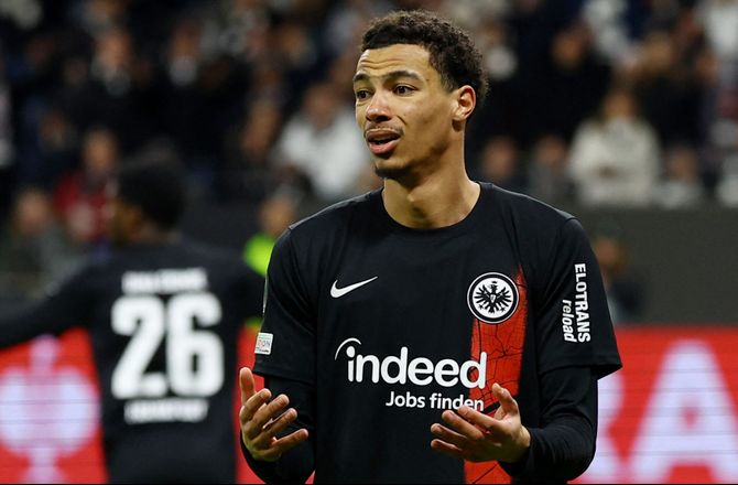 Bundesliga -Medier: Ekitike til lægetjek i Liverpool i dag