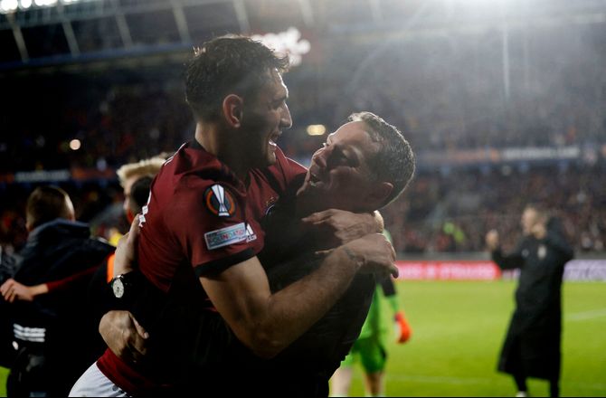 Pokal -Vanvittige scener: Hooligans stormer banen efter tjekkisk finale
