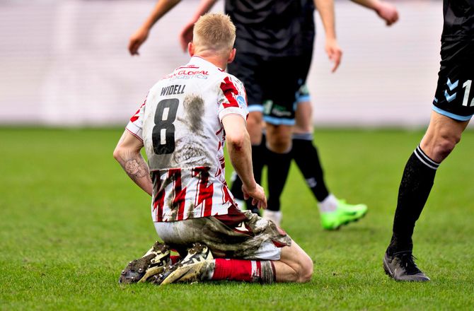 NordicBet Liga -Tre røgbomber koster AaB 10.000 kroner