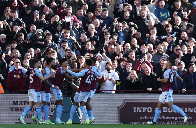 Premier League -Efter to korsbåndsskader: Aston Villa-akademispiller stopper karrieren