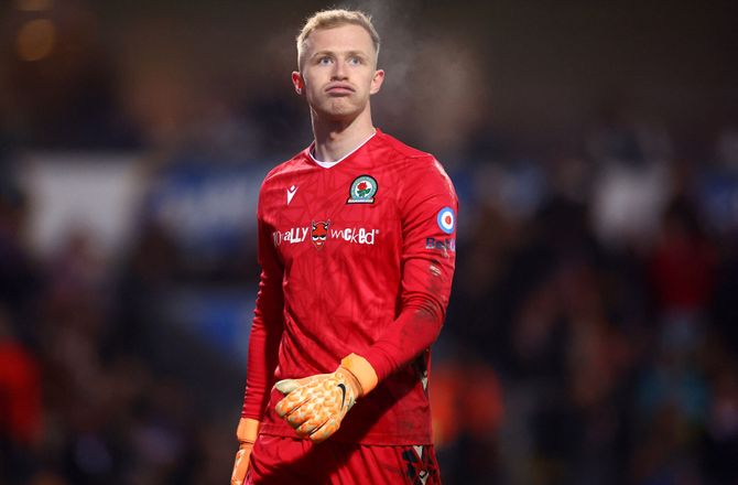 Championship -Årets koks? Se Jon Dahls gamle keeper lave bizart selvmål