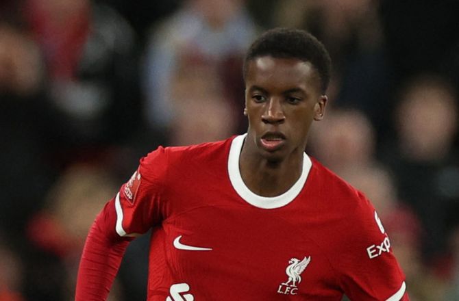 Premier League -Nyoni skriver lang kontrakt med Liverpool