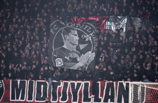 3F Superliga -Lössl anede intet: 'Er du helt død, eller hvad, Kris?'