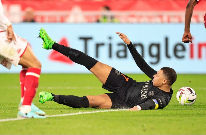 Ligue 1 -Mbappe pillet ud i pausen i PSG-fuser 