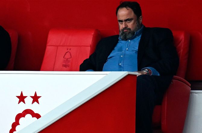 Premier League -Rasende Forest-ejer stormede banen efter nederlag