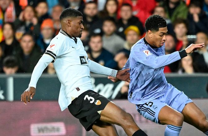 Arsenal -Medie: Arsenal arbejder på at hente Valencia-stopper