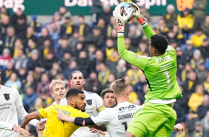 3F Superliga -Brandvarm Trott åbner for at blive i Superligaen