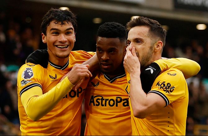 International -Wolves sender spids på græs i Belgien