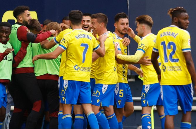 La Liga -Cadiz henter to spillere i Burgos