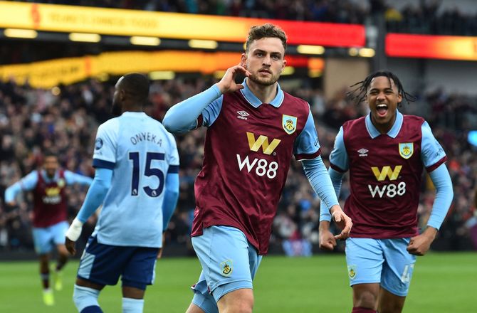 Premier League -Bruun Larsen straffede Brentford efter tidlig udvisning