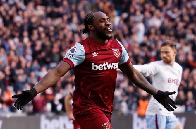 Premier League -Antonio er blevet opereret for benbrud efter trafikulykke