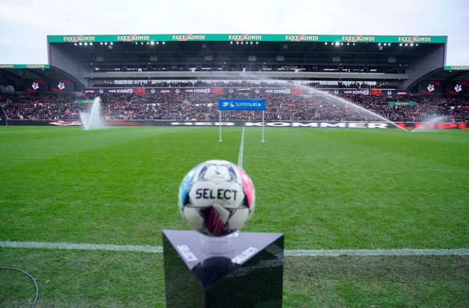 3F Superliga -Fint besøg: Hav af storklubber på plads i Herning