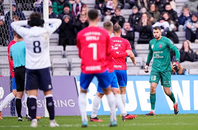3F Superliga -Se her: Patrick Mortensen brænder straffe mod Hvidovre