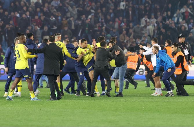 SüperLig -Spillere kede af fan-angreb: Hvorfor behandles vi sådan?