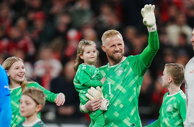 Danmark -Klub 100: Schmeichel bliver hyldet i Parken