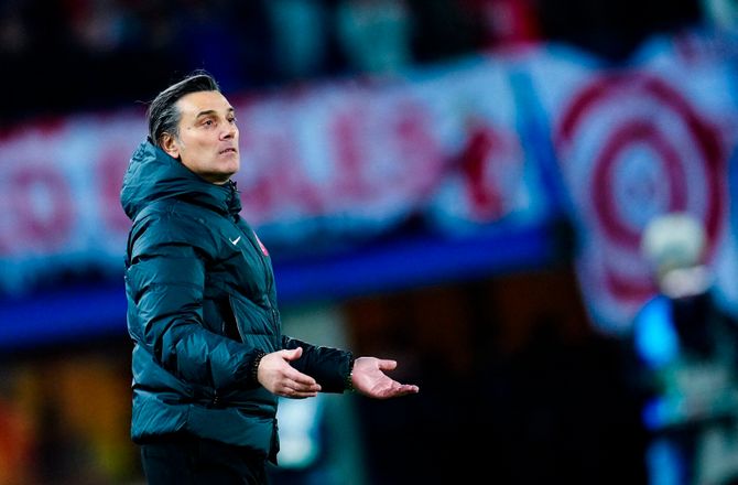 Træningskampe -Provokeret Montella nægter at gå trods ydmygelse
