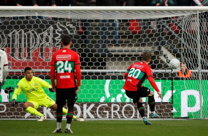 Æresdivisionen -Schöne satte stopper for vild PSV-stime