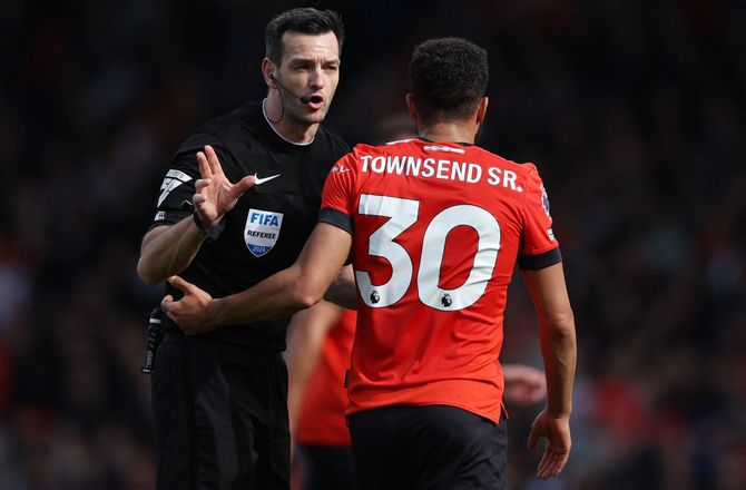 Premier League -Luton-profil tordner mod Premier League: Amatører