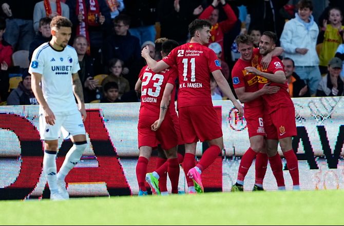 3F Superliga -Langt fra guldet: FCK tabte i Farum