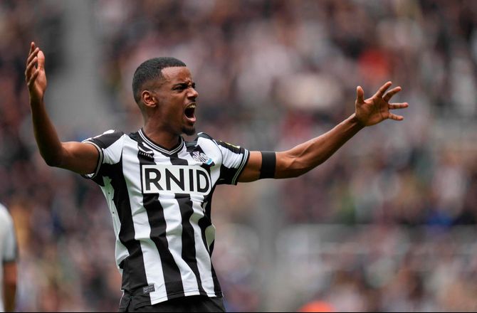 Premier League -Isak tilbage for Newcastle - Trippier ramt af skade