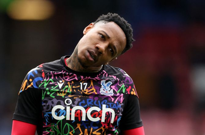 Premier League -Clyne får et år mere i Palace