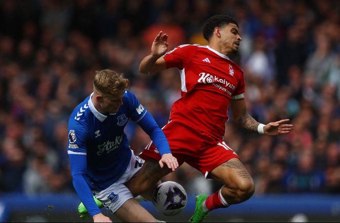 Premier League -Farcen fortsætter: Premier League og FA gransker Forest
