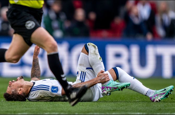 3F Superliga -FCK'er udsat for grim tackling: Burde være et rødt kort