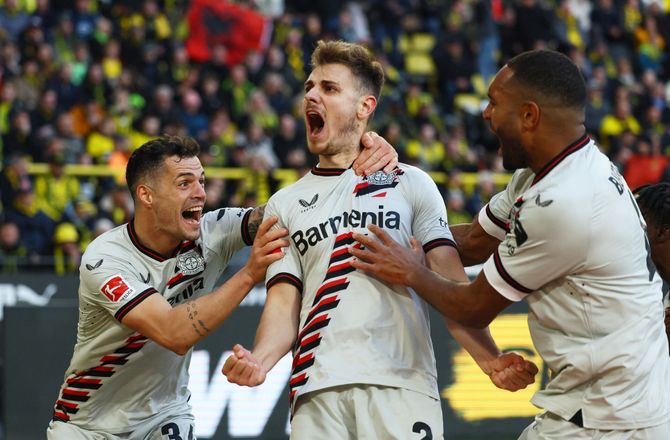 Bundesliga -Usårlige Leverkusen snød Dortmund i sidste sekund