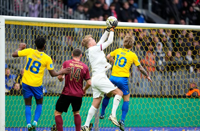3F Superliga -Ærgerlig Lössl: Satte Brøndby under massivt pres