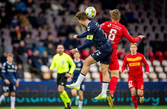 3F Superliga -AGF-anfører: En dansk Superliga-dommer havde fløjtet med det samme