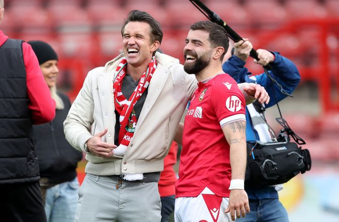 League One -Wrexham sender klubikon til League One