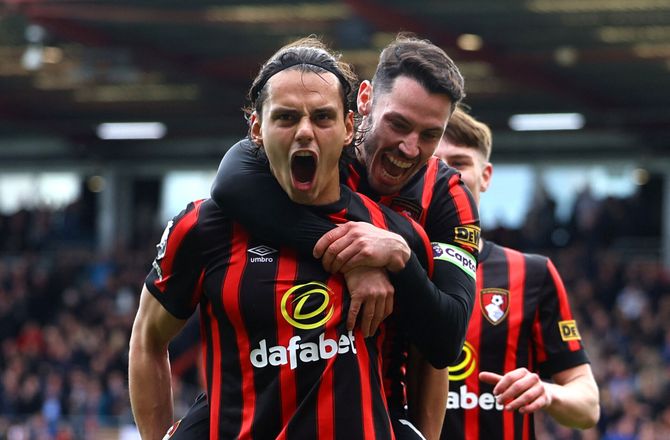 Premier League -Bournemouth køber tyrkisk angriber permanent