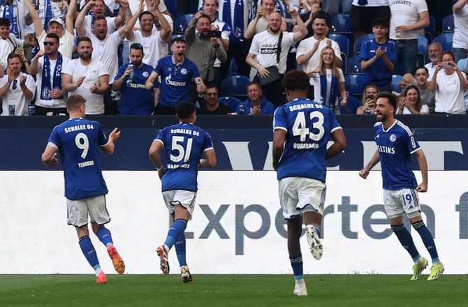 2. Bundesliga -Schalke-duo skal knæopereres